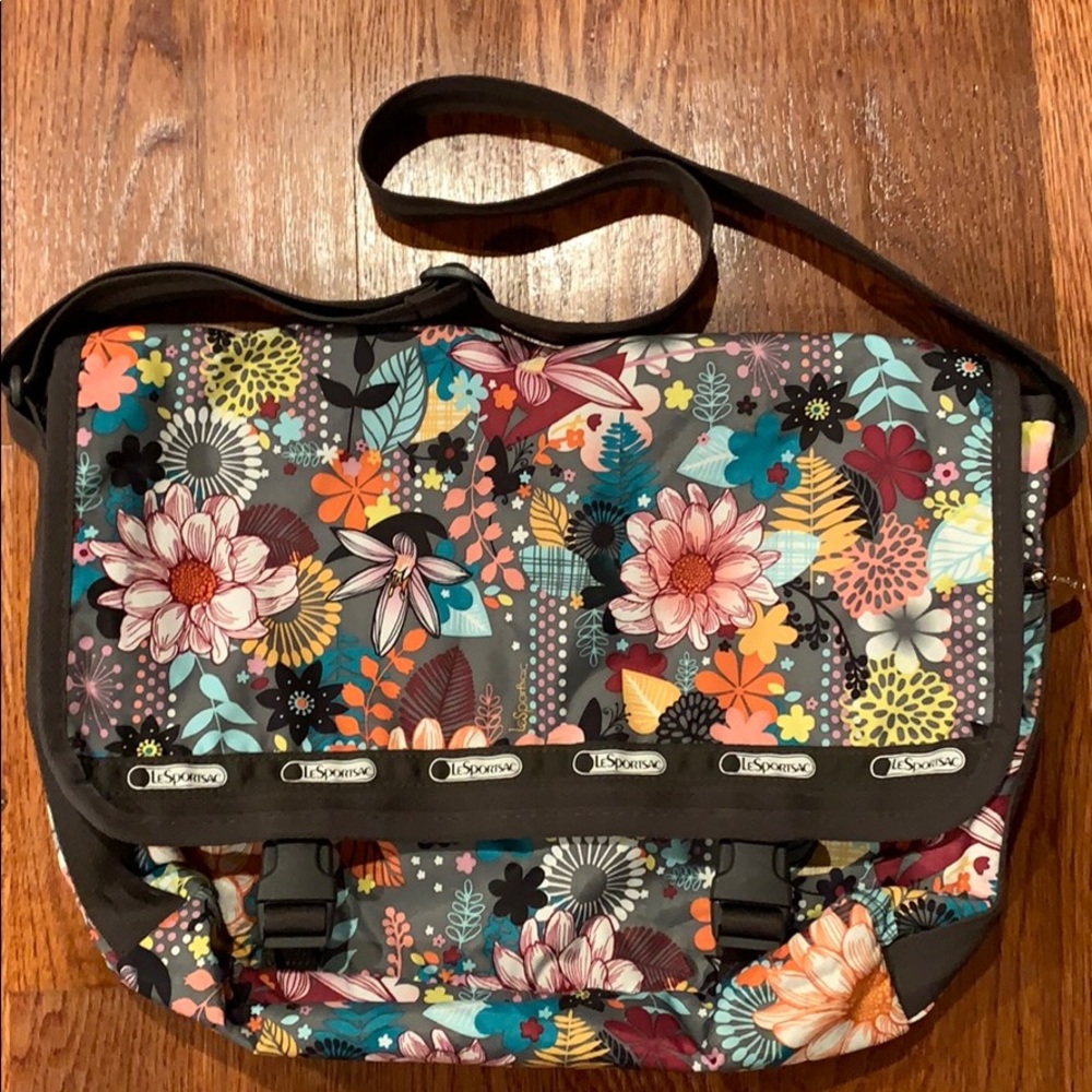 LeSportsac Lg Messenger Bag